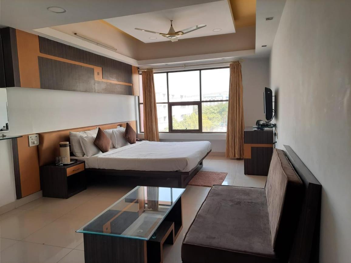 Hotel Grand Suites อินดอร์ ภายนอก รูปภาพ